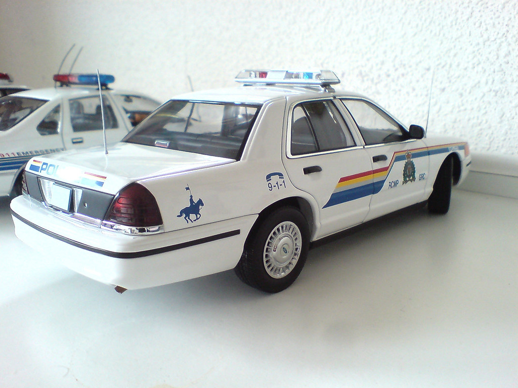 1/18 Victoria Crown Autoart Autoart 1/18 CROWN VICTORIA POLICE