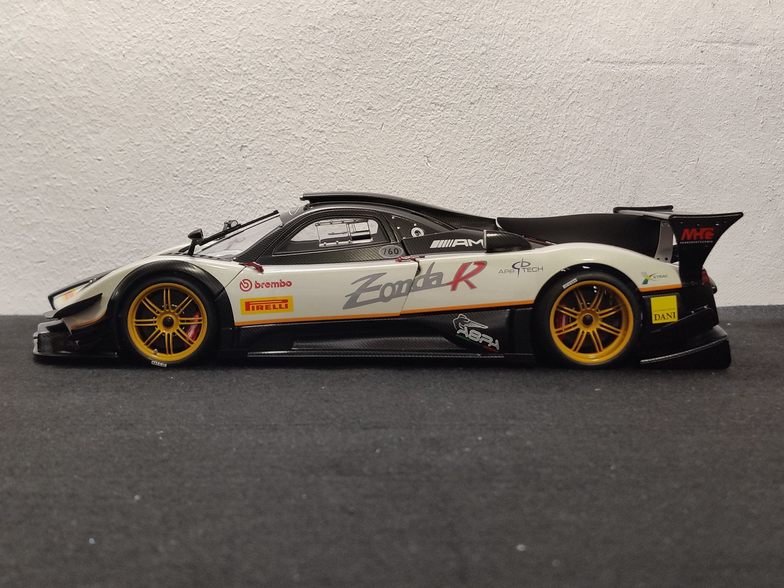 1:18 Autoart Pagani Zonda R | DiecastXchange Forum