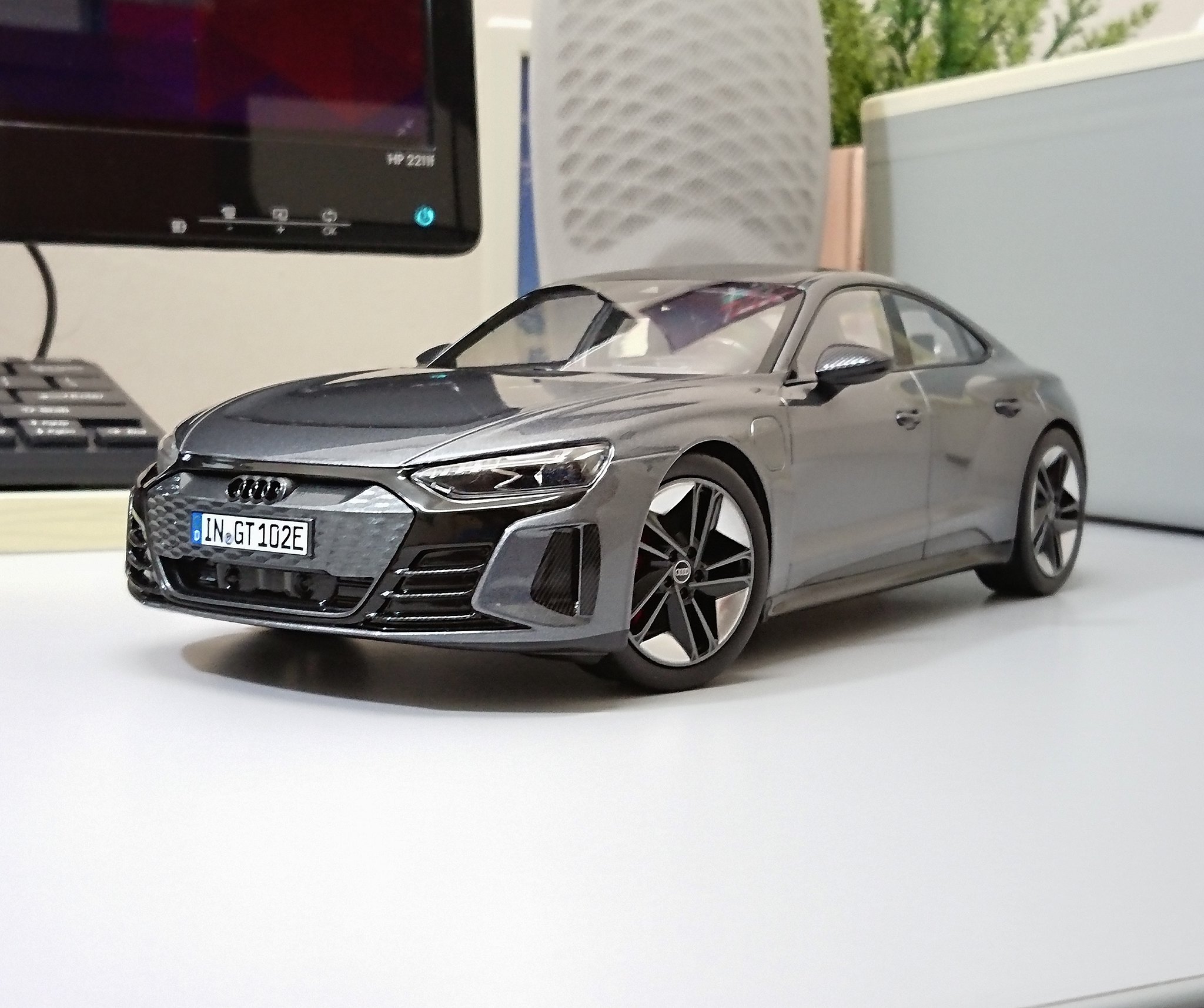 REVIEW: Norev 1:18 Audi RS e-tron GT - DiecastSociety.com