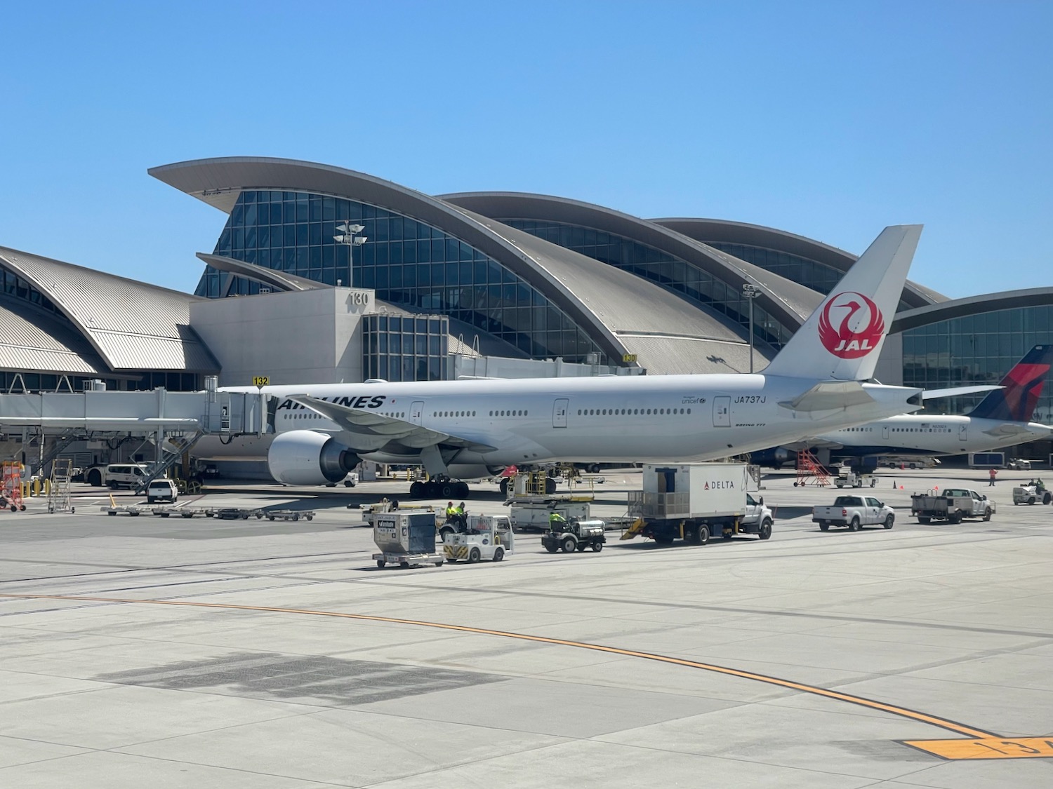 Review: JAL 777-300ER First Class Los Angeles - Tokyo - Live and