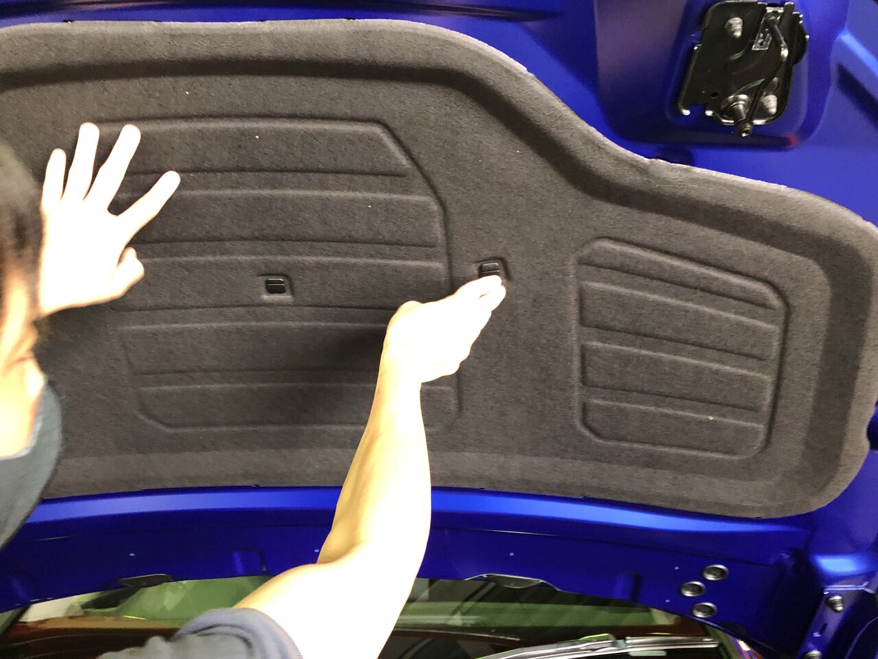 直接受取/着払いも可能】Audi Q5(FY)サウンドアブソーバー 直接受取