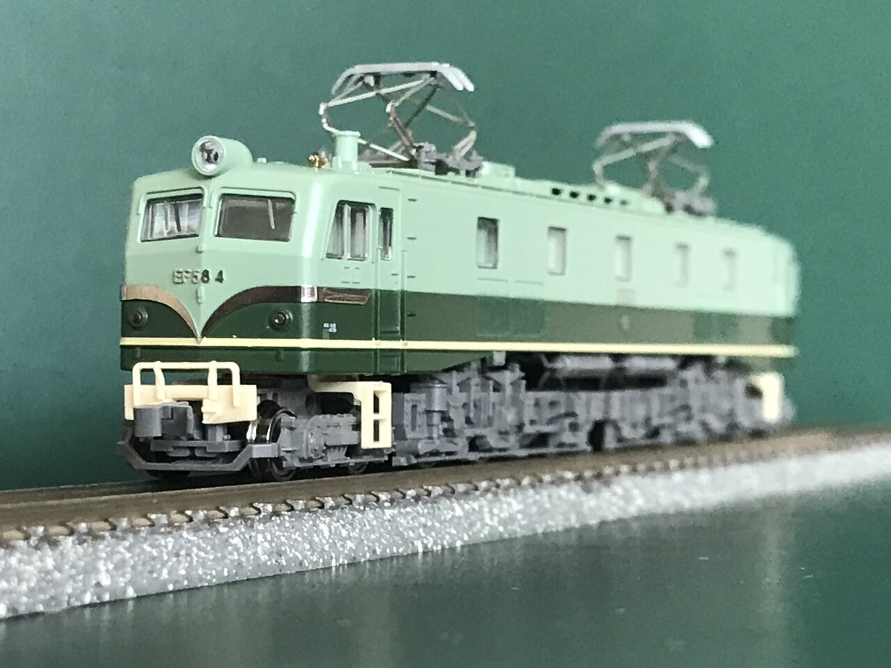 国鉄 EF58 18号機試験塗装