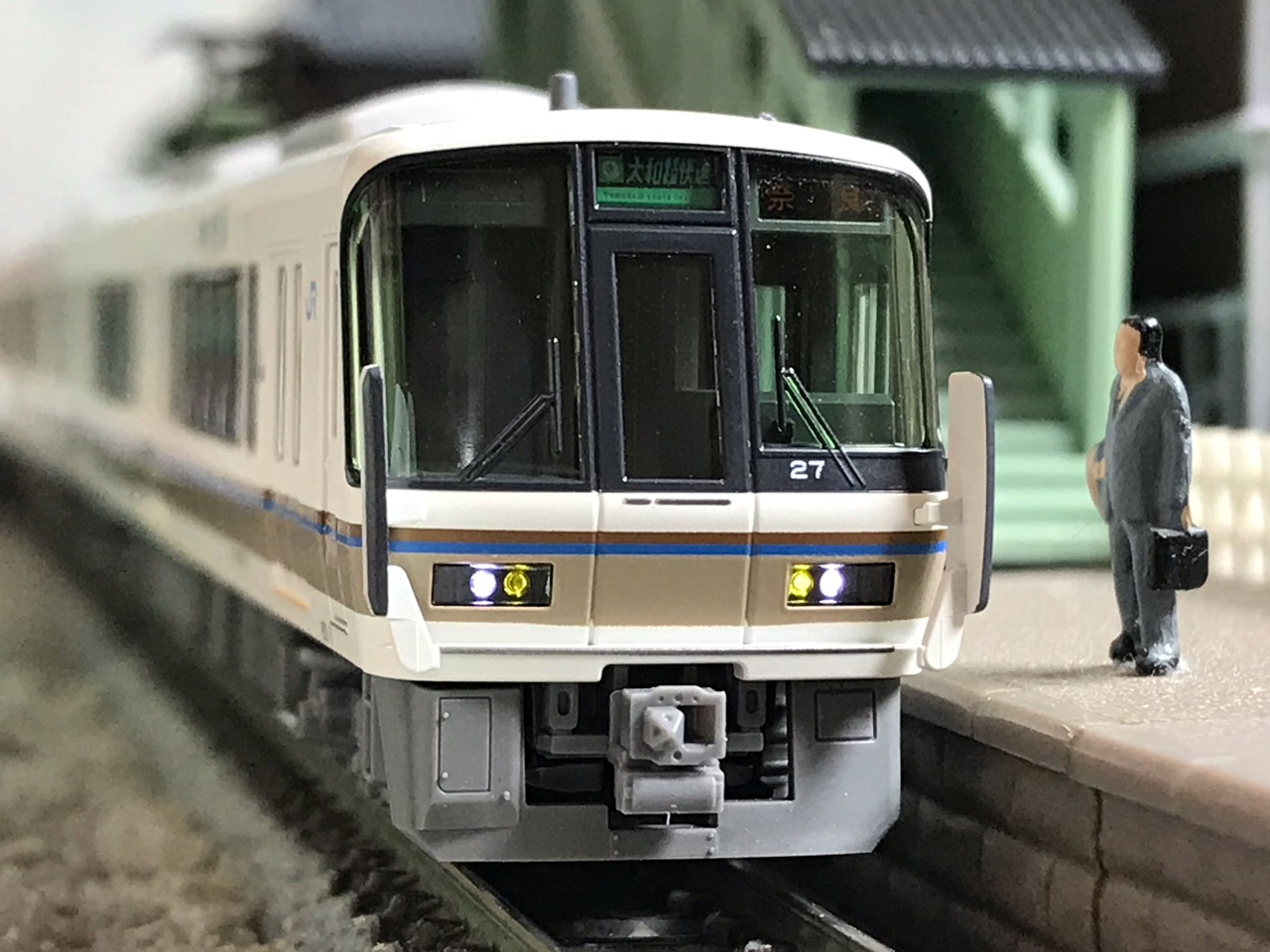 KATO 221系 直流近郊形電車 室内灯付き KATO 221系 直流近郊形電車 室内灯付き - メルカリ