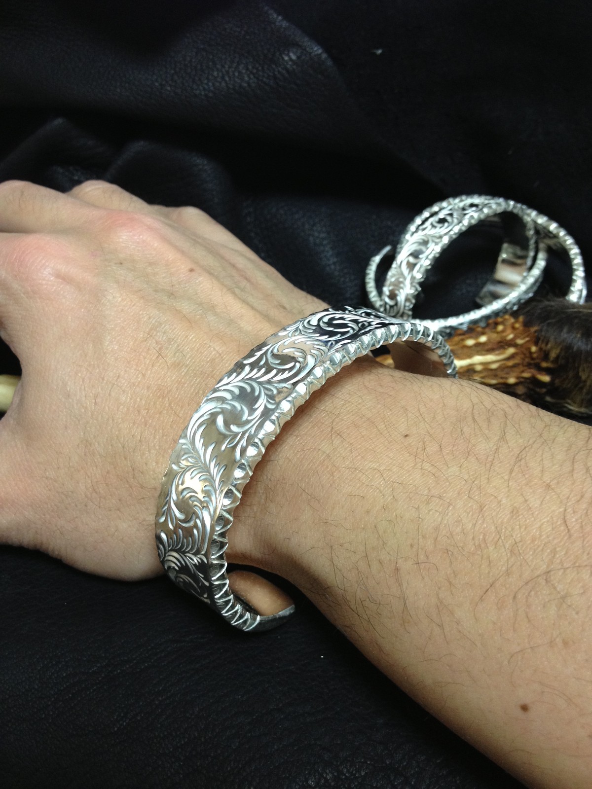 EXILE ATSUSHI着用ノーチラスアートジュエリーバングルリング