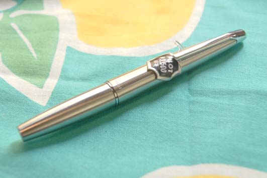 1970年代 ペン先軸一体型 蝕刻 μ ストライプ ミュー 万年筆 細字 備品