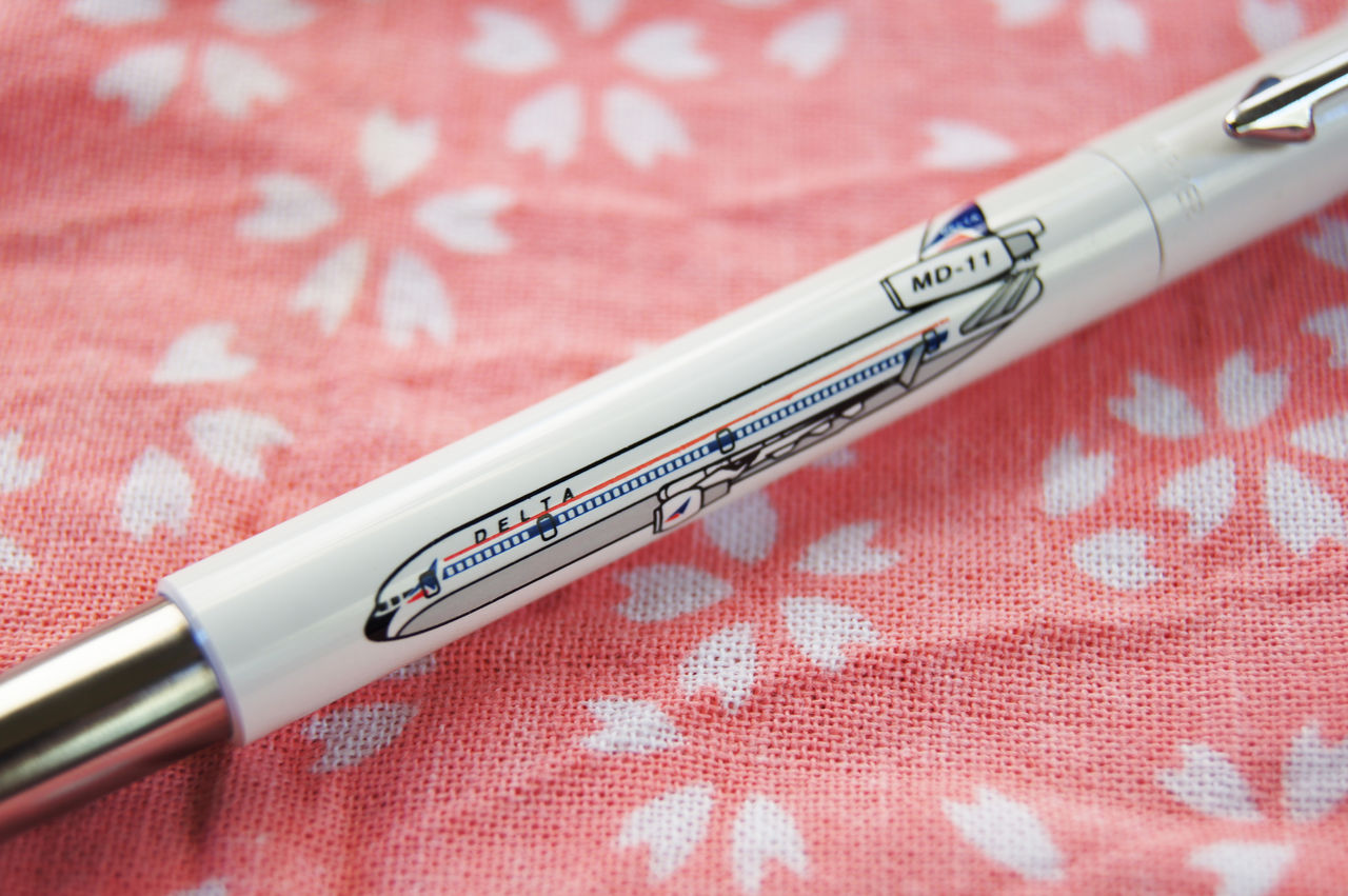 パーカー「ベクター デルタ航空オリジナル ローラーボール」レビュー