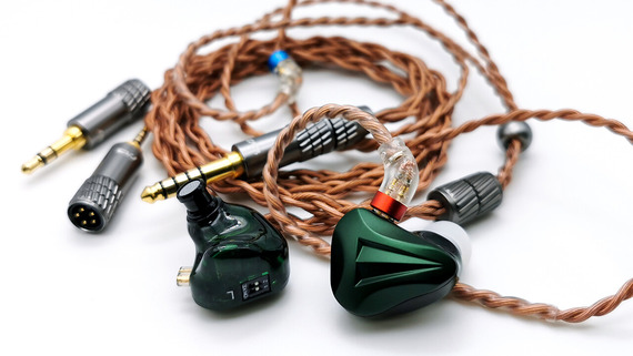 CVJ Freedom」 スイッチで1BA+1DDから4BA+1DDまで構成変更が可能