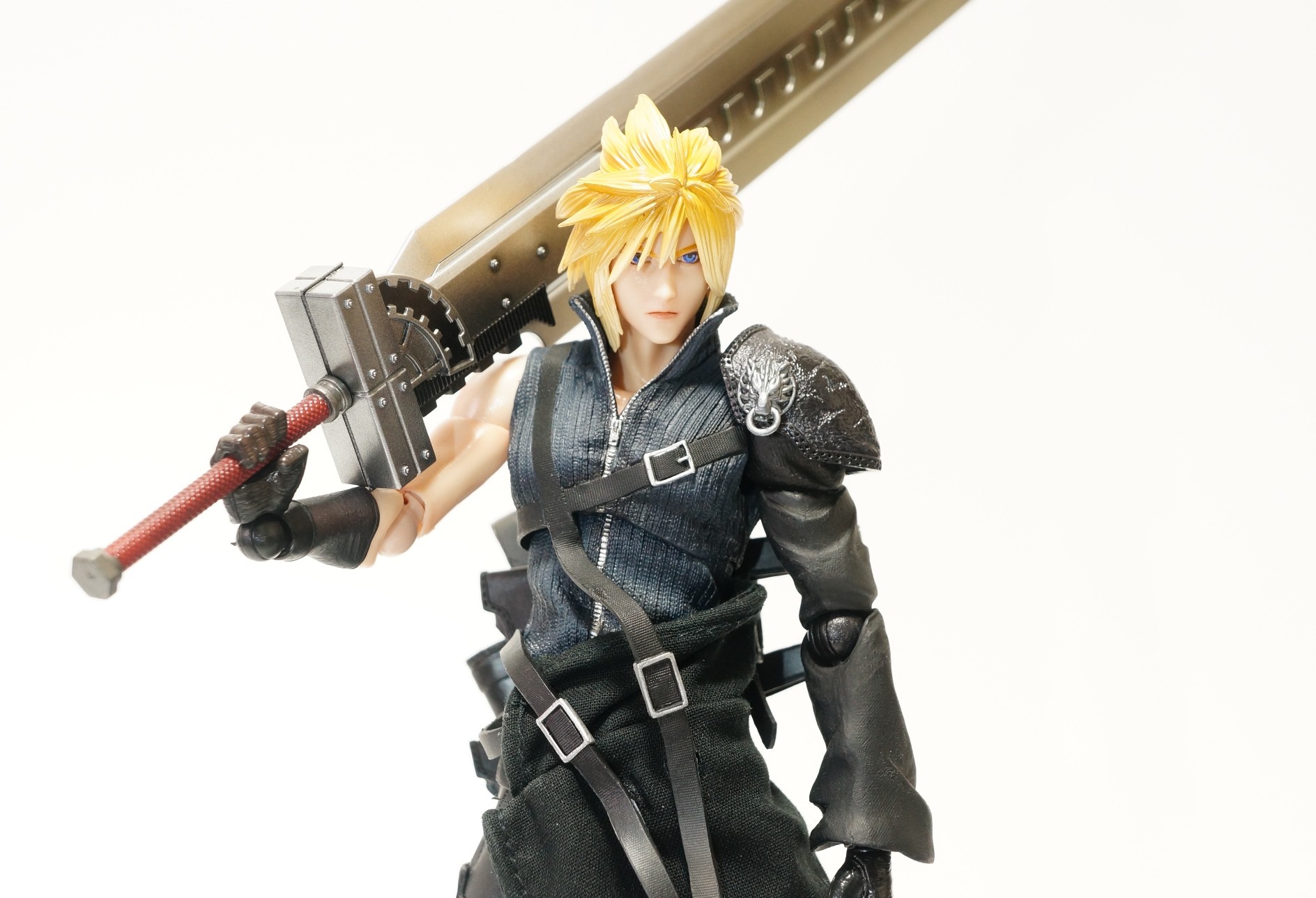 PLAY ARTS改 クラウド・ストライフ FF VIIアドベントチルドレン Amazon