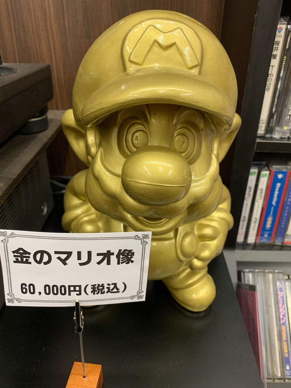 任天堂エンターテイメント特約店用 ゴールドスーパーマリオ像 非売品