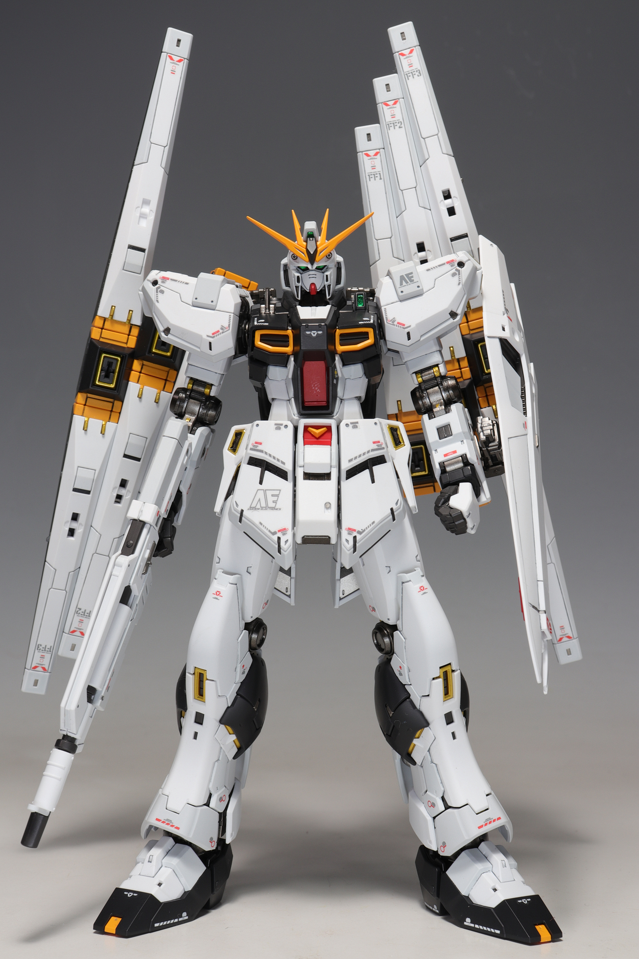 RG νガンダム （ダブル・フィン・ファンネル装備型） 塗装/完成