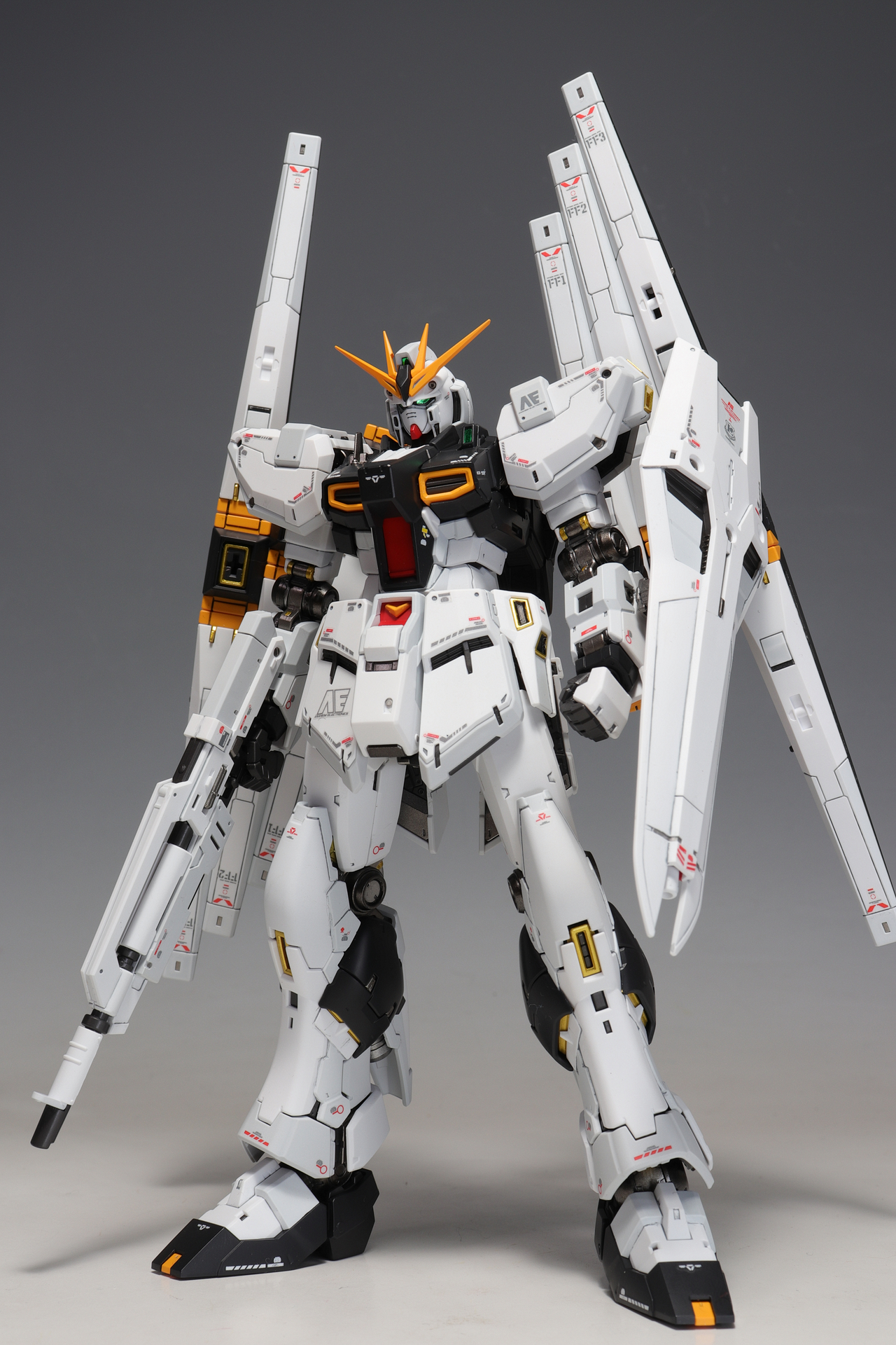 新品未開封 RG 1/144 νガンダム(ダブル・フィン・ファンネル装備型) RG