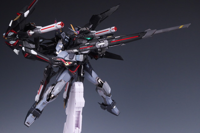 メタルビルド ストライクノワールガンダム & ライトニングストライカー