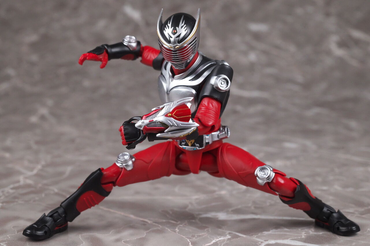 真骨頂 真骨彫 フィギュアーツ 仮面ライダー 龍騎 リュウキ ガヴ