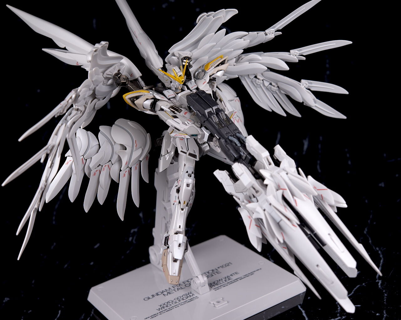 新品未開封】メタルコンポジット ウイングガンダムスノーホワイト