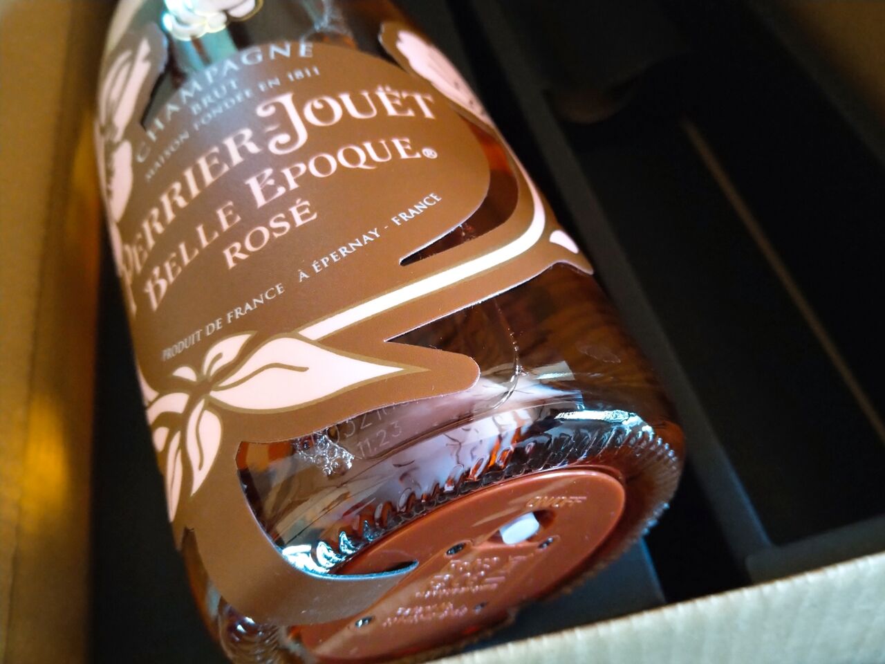 ペリエ・ジュエ「ベル・エポック・ロゼ」の光るルミナスボトル✨ : OL