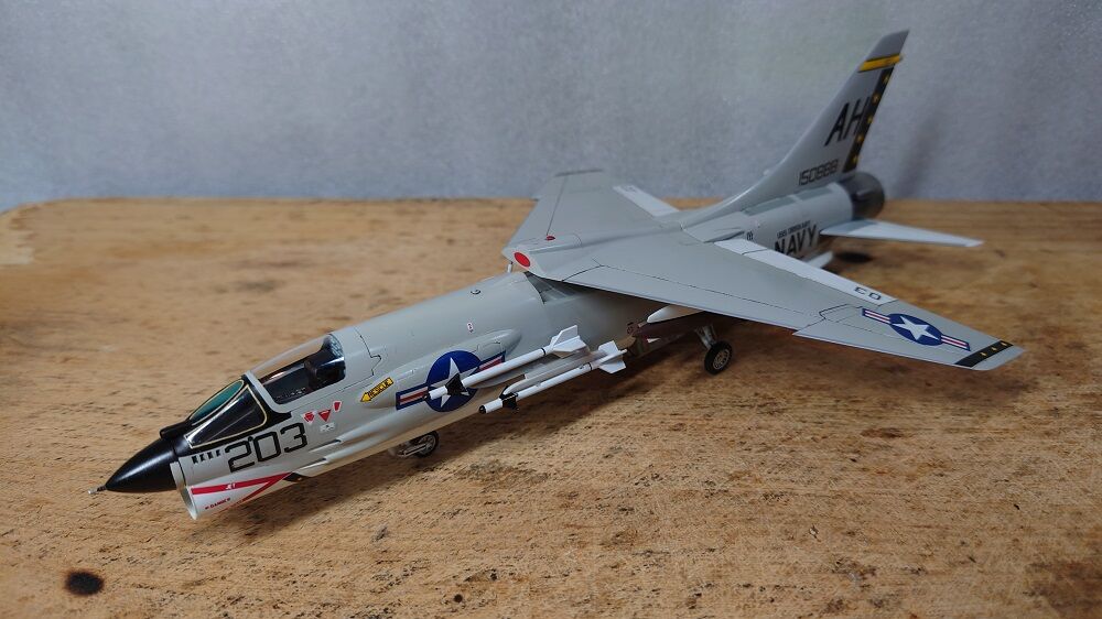 カフェレオ JWings F-8E クルーセイダー 戦闘機プラモデル ベトナム