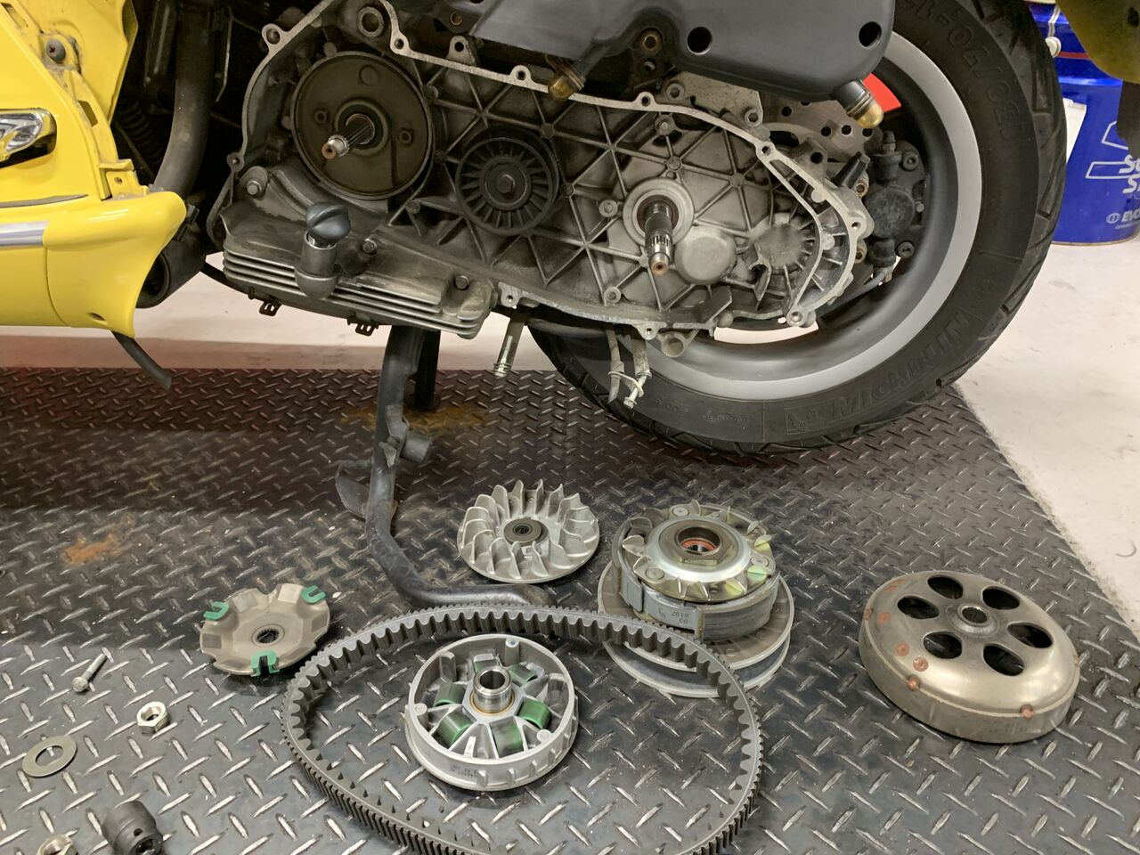 べスパ―GTS250ie 純正メータ－距離24541km べスパ―GTS250ie 純正メータ