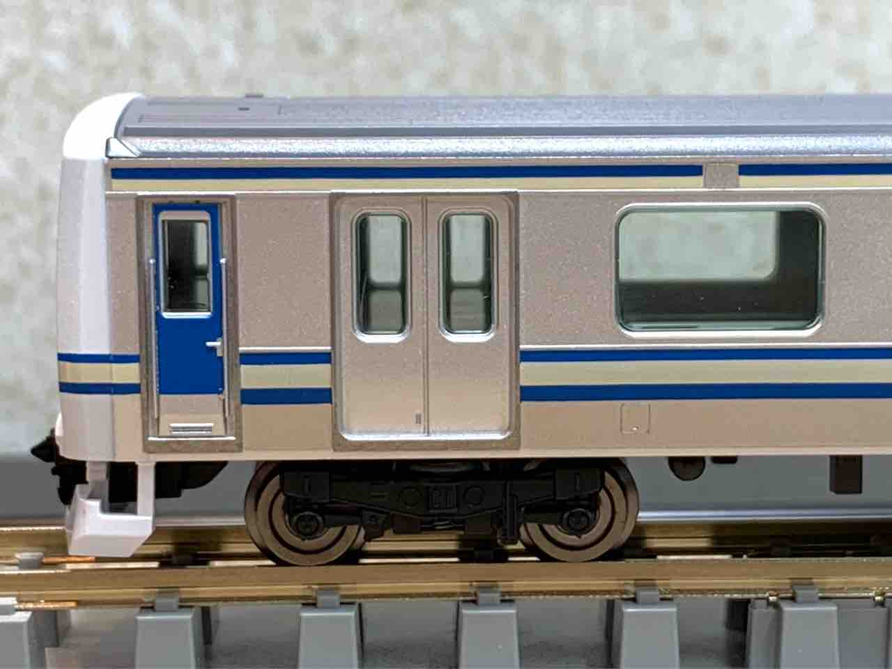 TOMIX E231系スカ色(成田線開業120周年ラッピング)が入線！ - れいるのおと