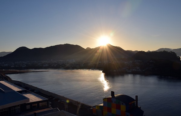 あなたの日の出はどこから!?私は水門から♡ びゅうおでありがたい