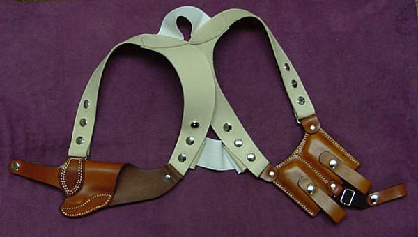 ベイシティ刑事」 JonのパンツとMAGGYのドレス : 昭和刑事銃博物館