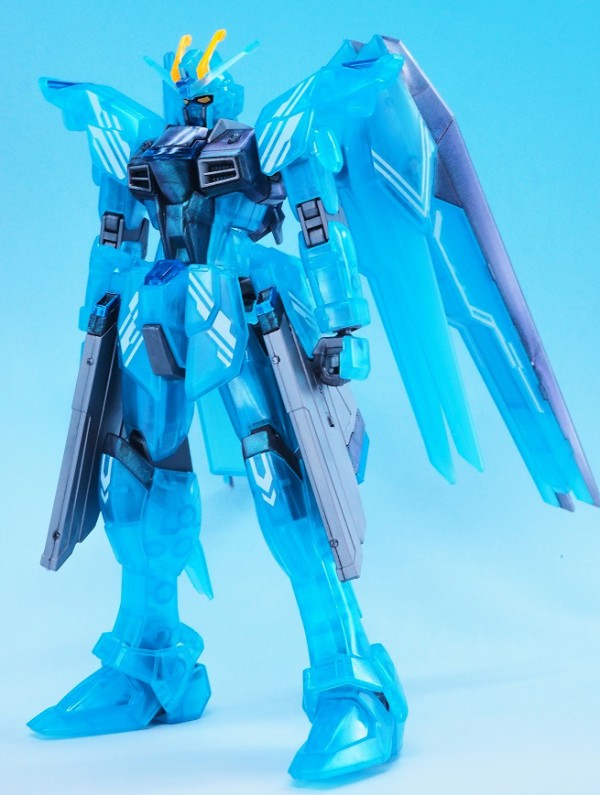 HGCE フリーダムガンダム［ポラライズドクリア］ レビュー : おもちゃ