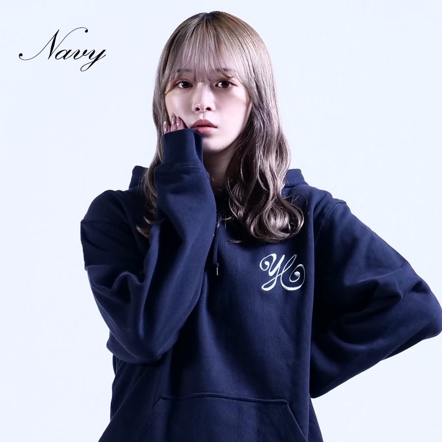 美品 Charlotte Lawrence Navy Blue パーカー L 美品 Charlotte