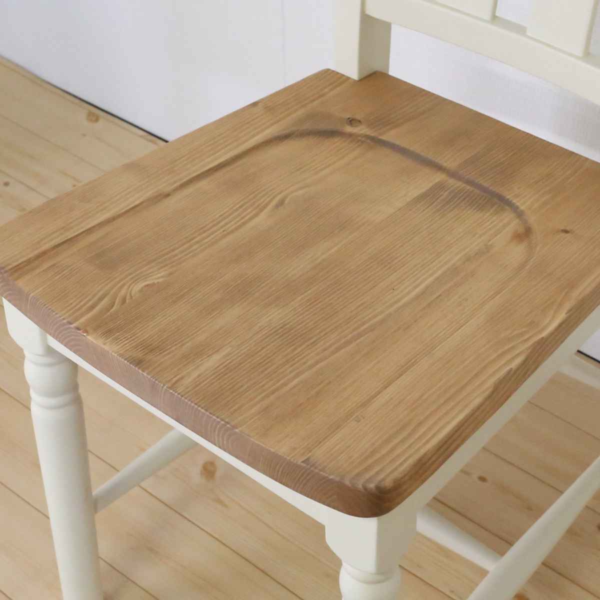 カントリー飾り椅子（みるく) mwclacko011.jpg