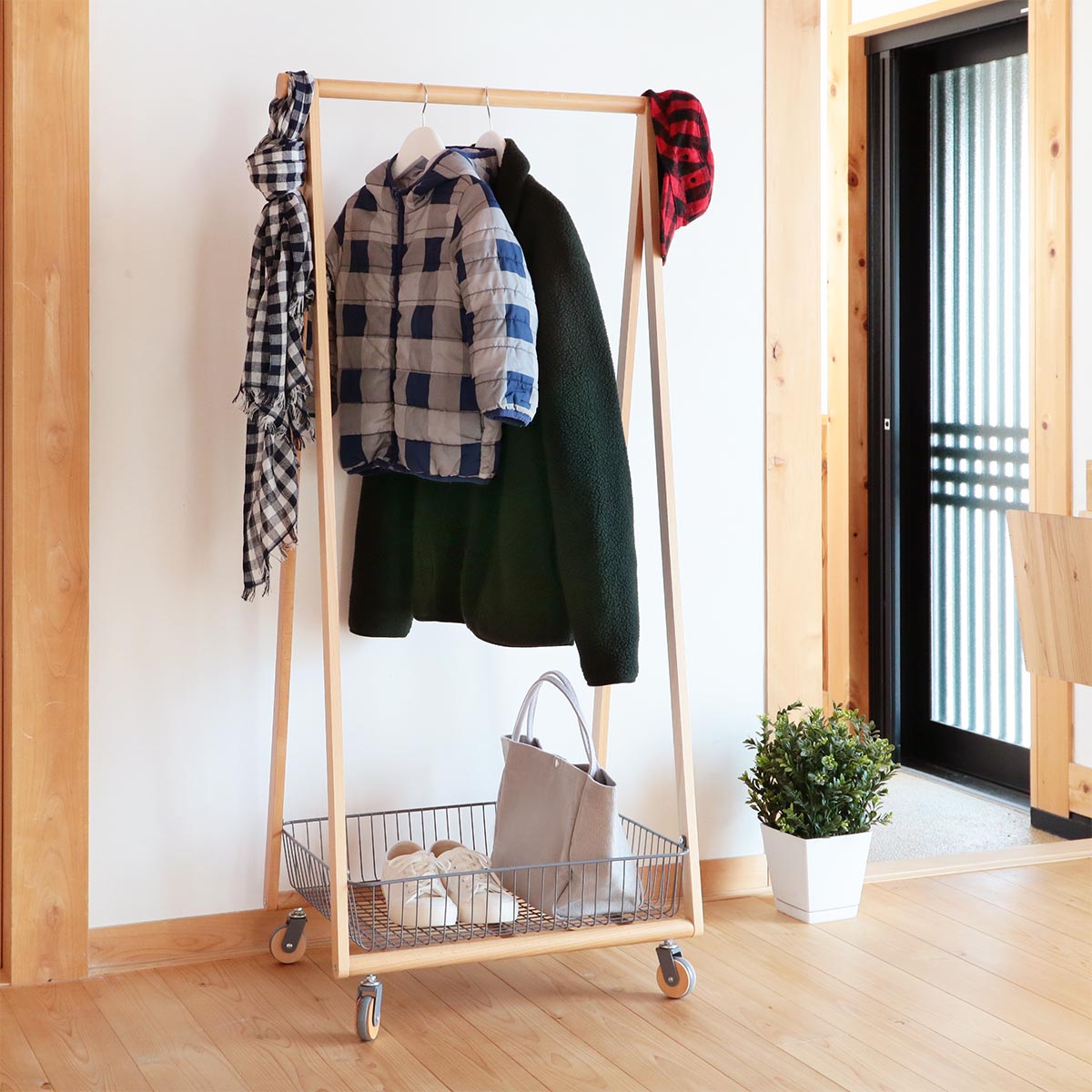 装飾的なコートハンガー