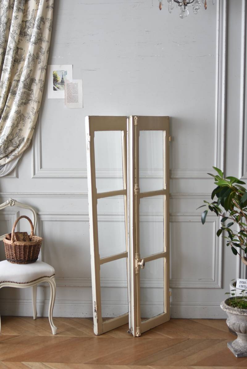 グレモン錠付き窓.20 フランスアンティーク建具 壁面ディスプレイ