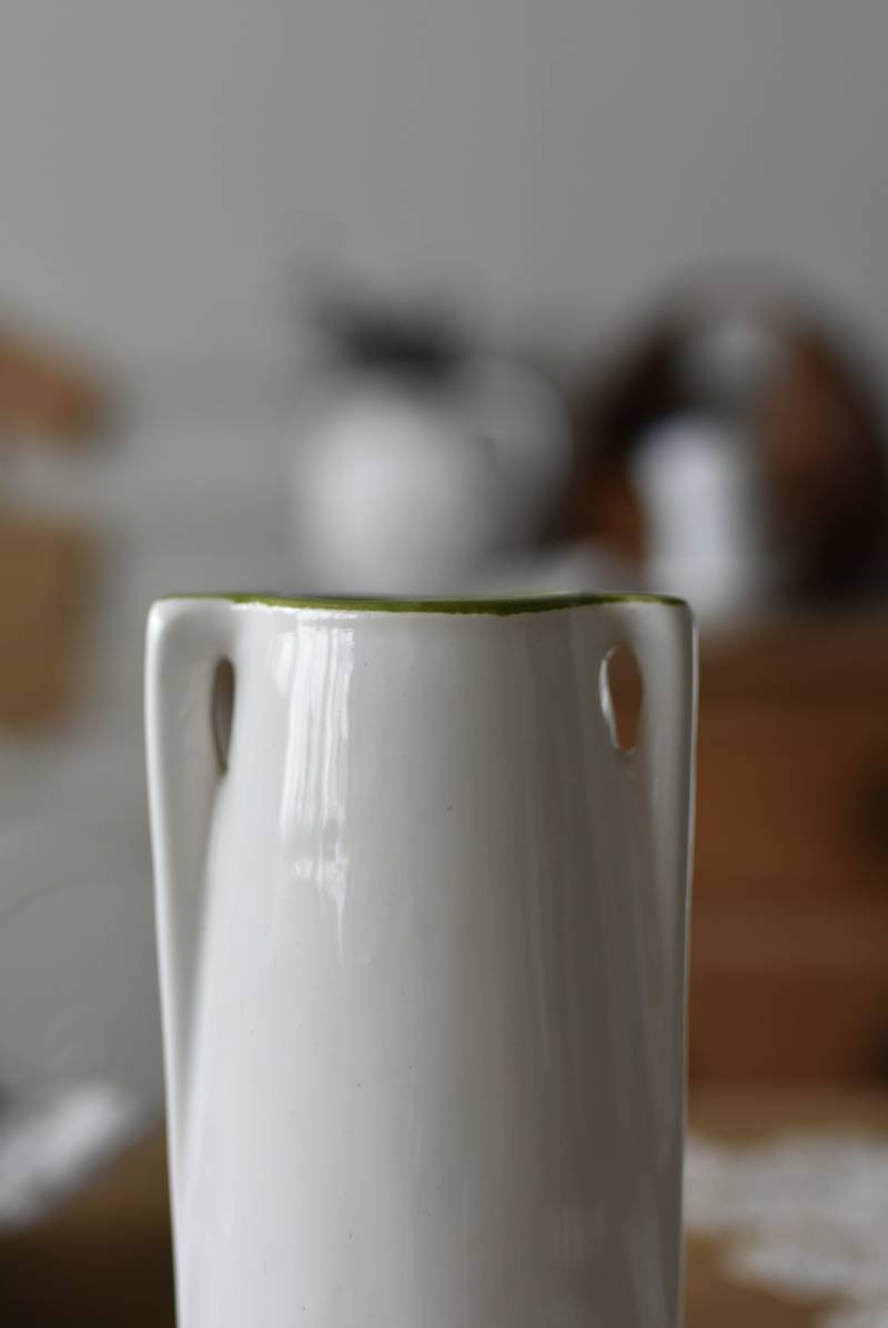 フランス製 ムスティエ（Moustiers）手描き 花模様 蝶々 陶器 花瓶