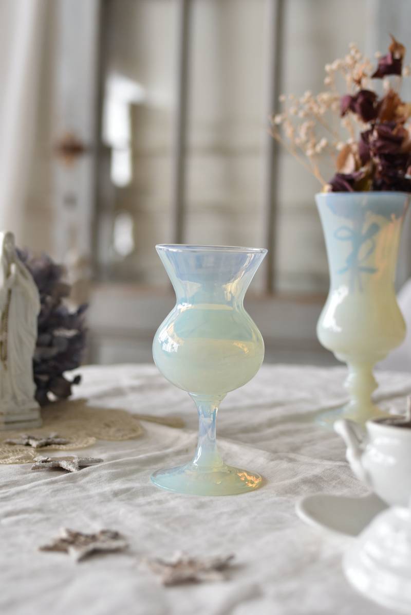 フランスアンティーク オパールセントガラスの花瓶 グラス 花入れ