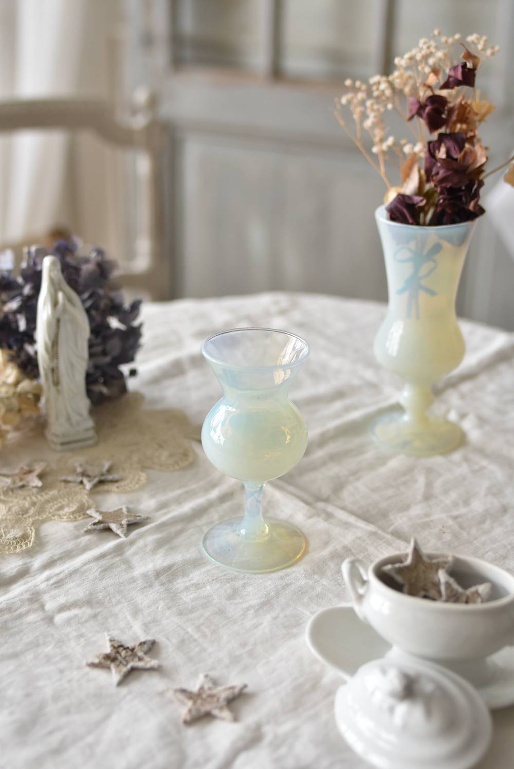 フランスヴィンテージ雑貨 フラワーベース3.オパールセント オパリンガラス