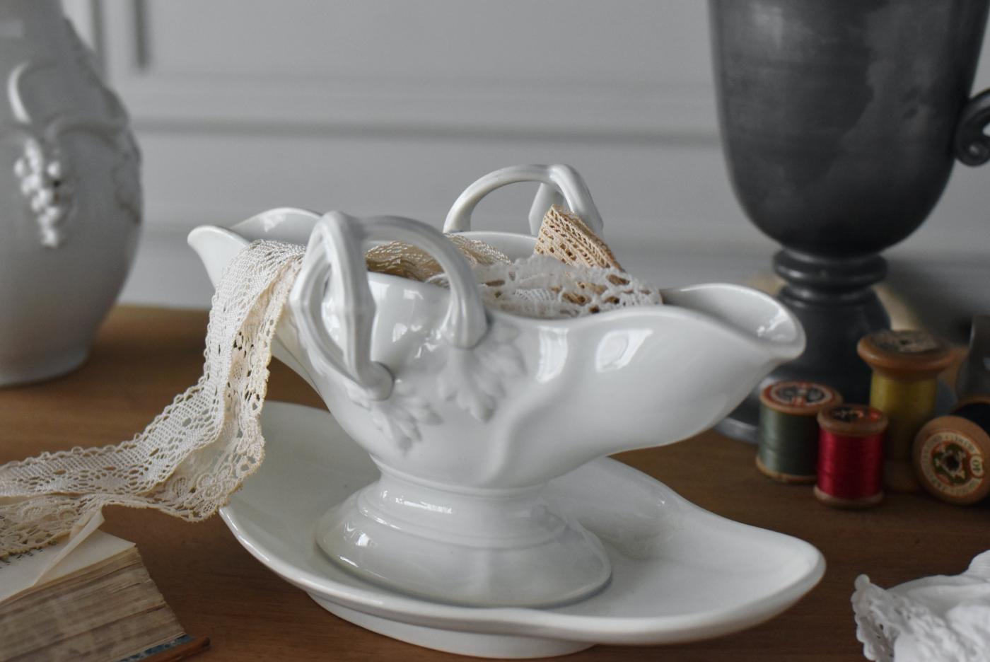 フランスアンティーク 蔓唐草模様が素敵なソーシエール フランス