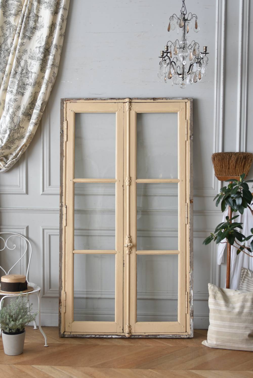 アンティーク枠付き窓.6 フランスアンティーク建具 撮影背景 フレンチ