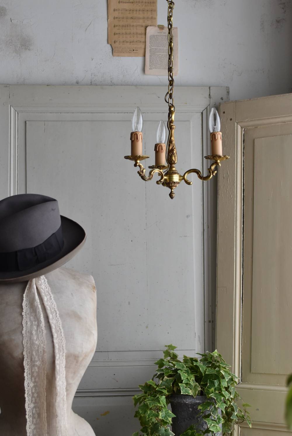 ゴールドシャンデリア フランス製3灯 クラシックスタイル ゴールド