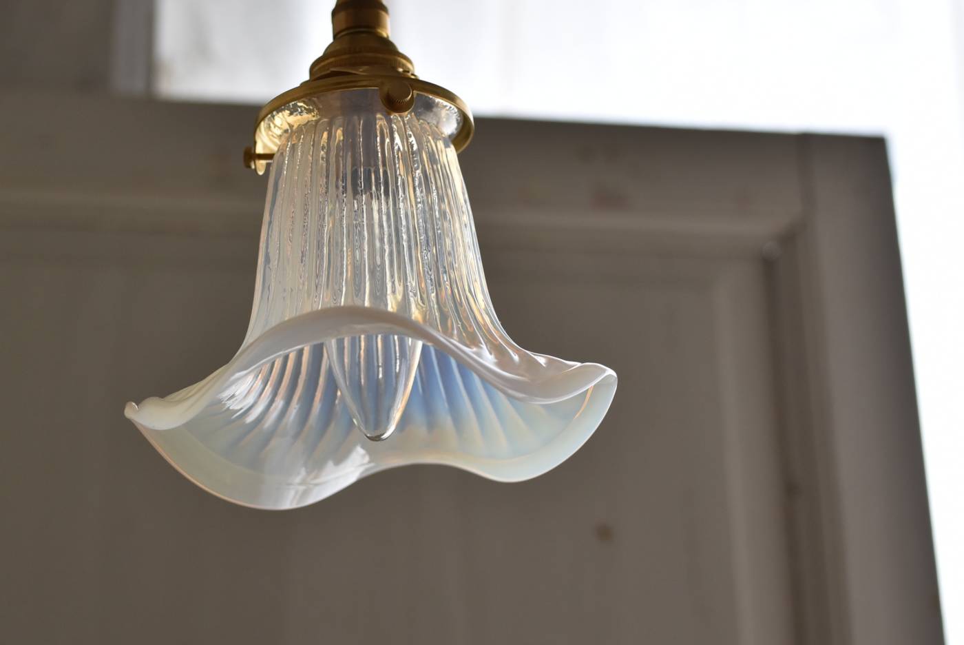 ガラスシェードランプ.オパールセントガラス フランスアンティーク照明