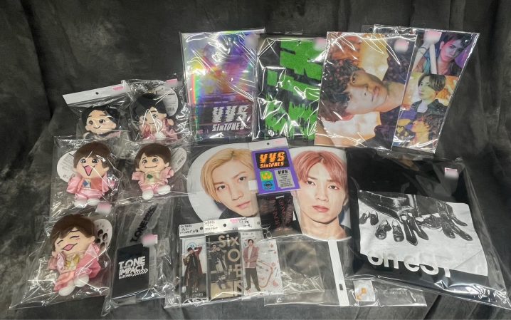 □SixTONES最新ツアーグッズなど店頭に並んでおります！□ | 万代書店