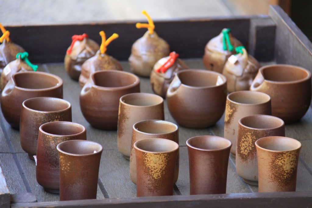 日本で最も古い歴史ある焼き物「備前焼」。シンプルな中にある「偶然の