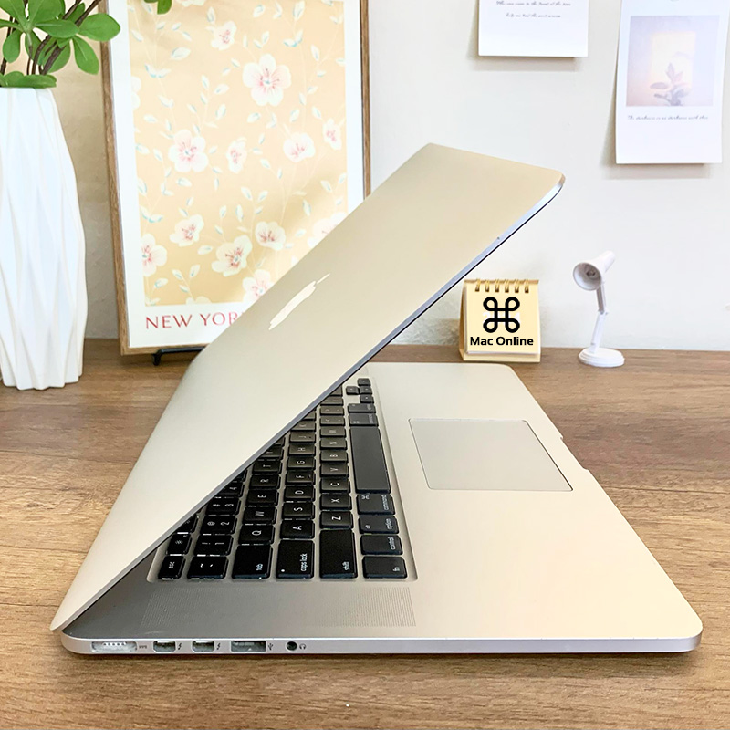 Apple MacBook Pro MGXA2J/A (15.4inch Retina Mid2014)2.2GHz i7 16GB