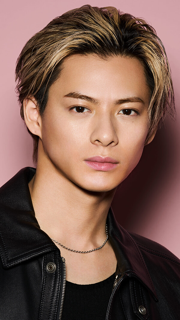 平野紫耀の新ビジュアル公開！ じんわり生ツヤリップで、挑発的な唇に