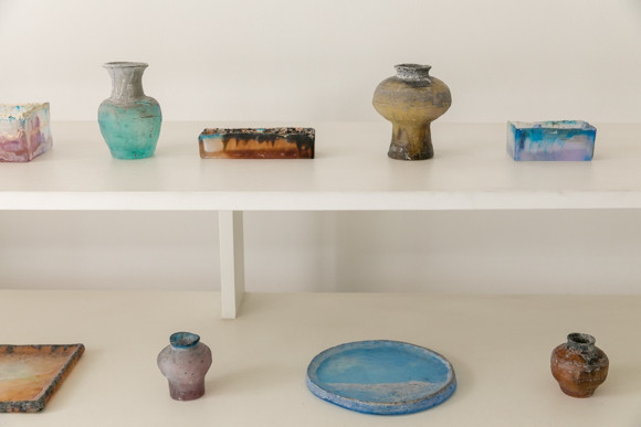 うつわディクショナリー#81 出土品のように神秘的、熊谷峻さんのガラス