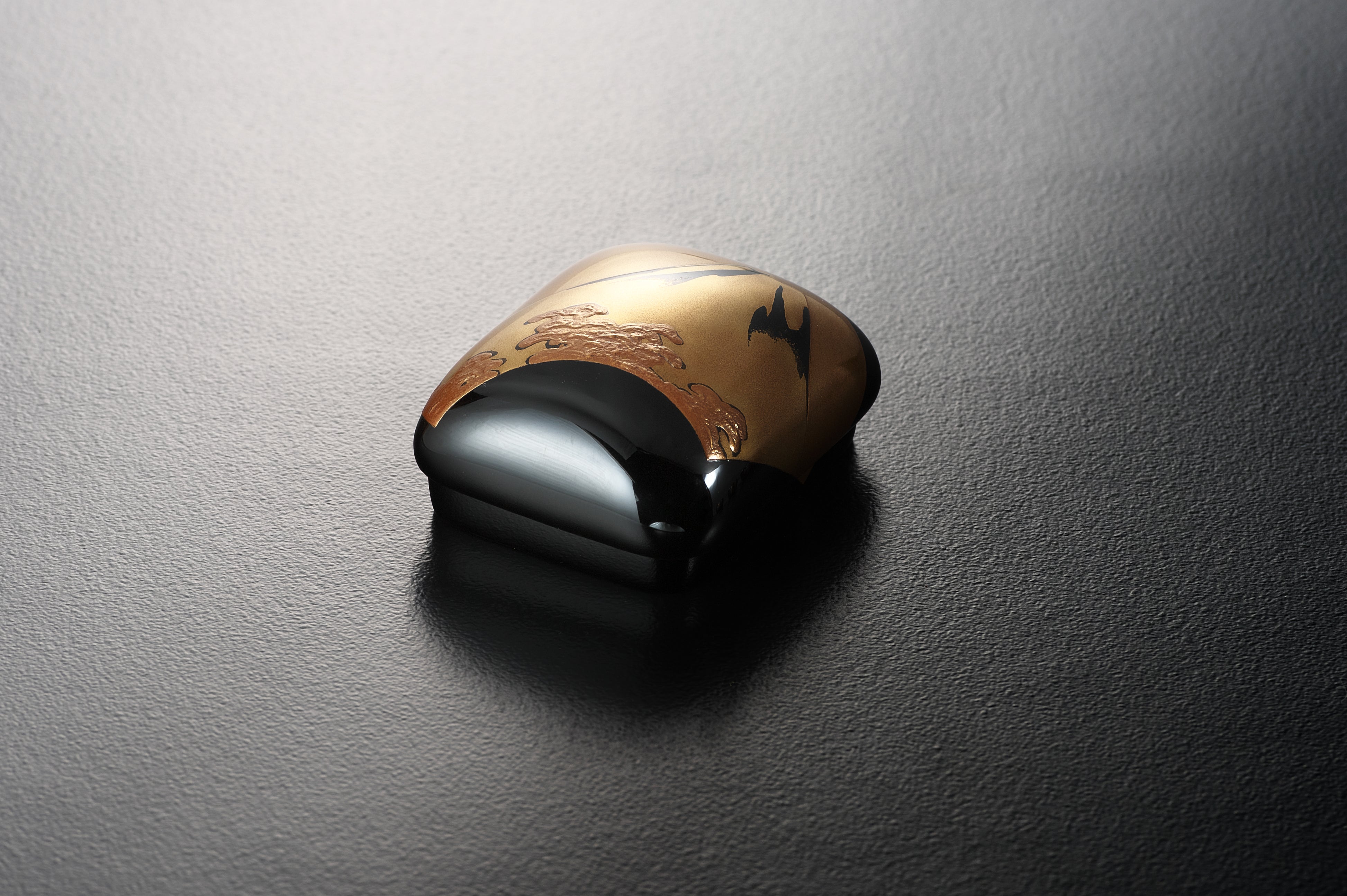 山中塗 塗師 前端峰春作 錆塗八角莨入 煙草入 共布共