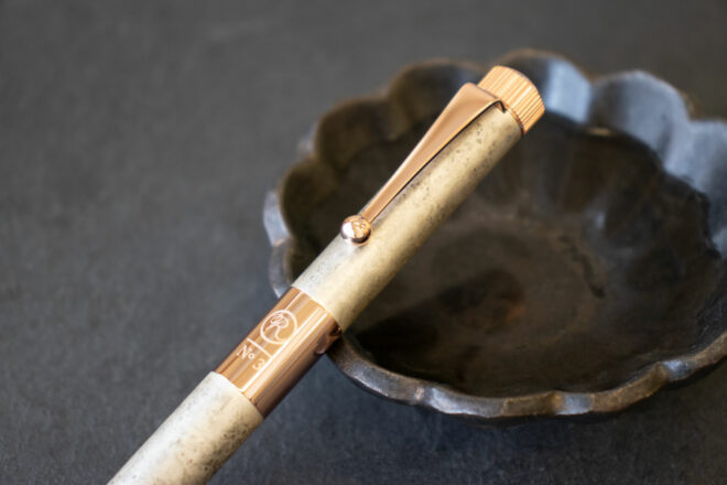 唯一無二のアート。「〈ROMEO〉No.3」ボールペンから日本の着色伝統技