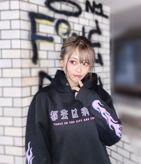 魔法企画 / 都会の人は冷たい Hoodie