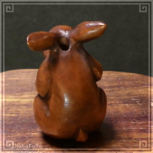 つげ 根付け 木彫り 彫刻 265 葉っぱを食べる兎 ウサギ | 木彫り根付け