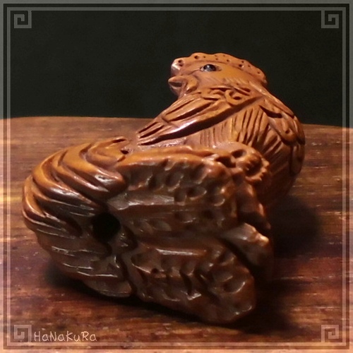 つげ 根付け 木彫り 彫刻 320 見返り鶏 ニワトリ | 木彫り根付け,つげ