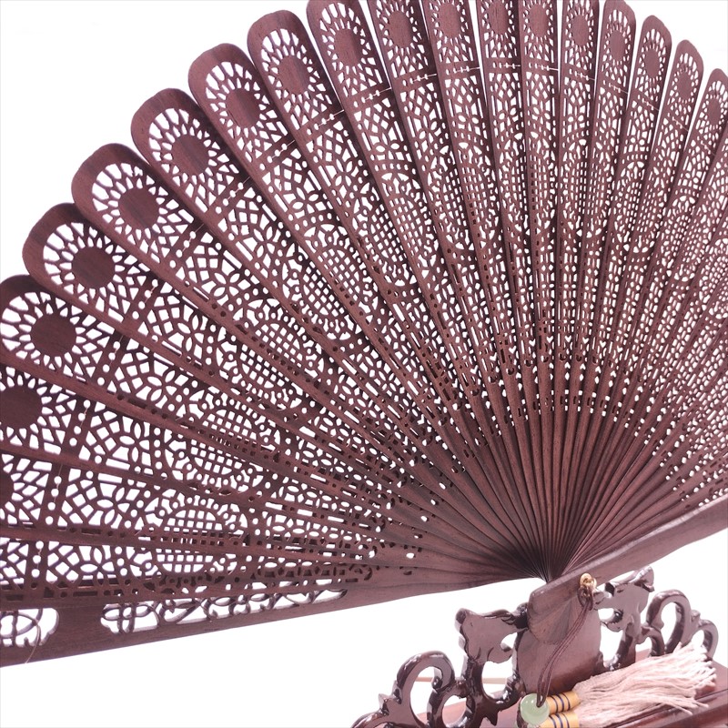 中国 唐木紫檀枠 山水人物彫 檀香宮扇 団扇 証明書付 C 8311 【公式通販】