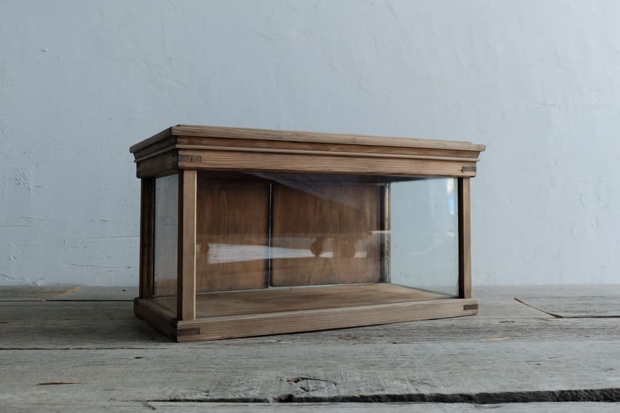 アンティークの卓上のショーケース| ライフスタイルショップICCA