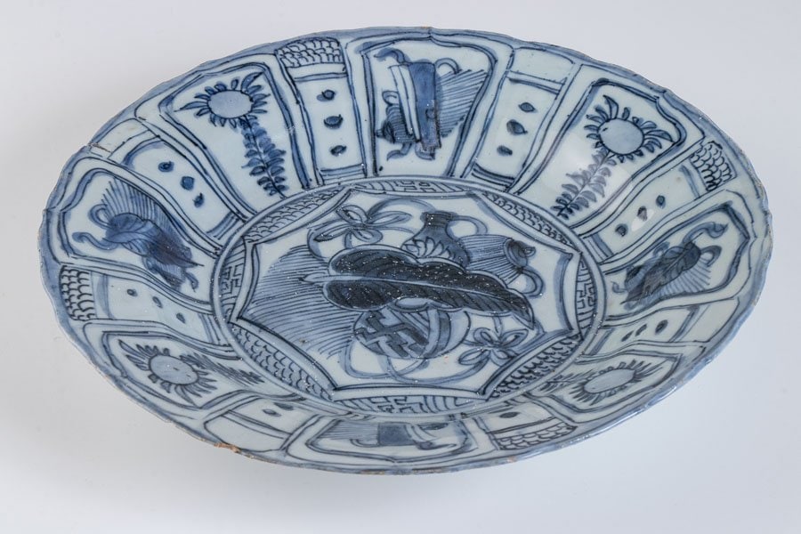 u348-4 中国 清朝期 古染付 芙蓉手 飛蝗文大皿 時代唐物 【