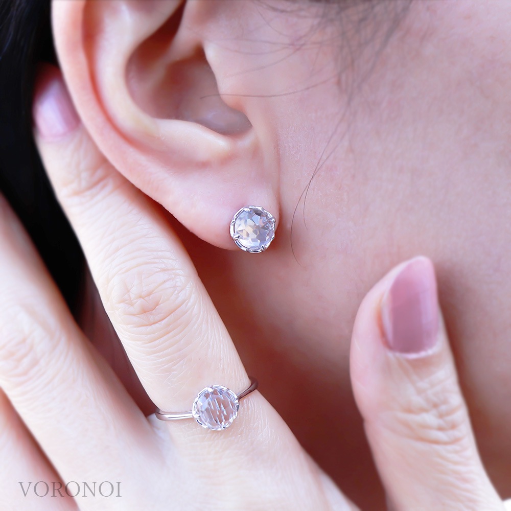 5営業日以内に発送】MINAMO -Flower- K10WG クリアクォーツピアス